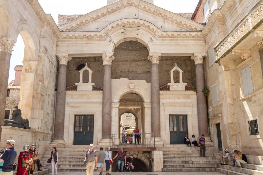 First Vestibul Διαμέρισμα Σπλιτ Εξωτερικό φωτογραφία